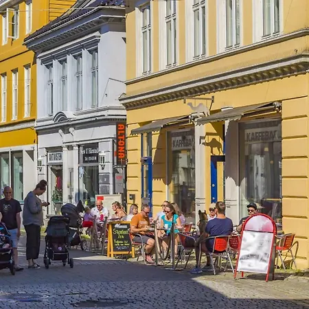 Apartamento 500 M Til Bryggen I Skjermet Uteplass!