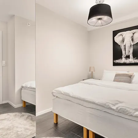 Leilighet 500 M Til Bryggen I Skjermet Uteplass! *
